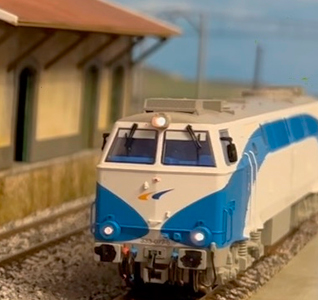Locomotora RENFE 333 de ROCO